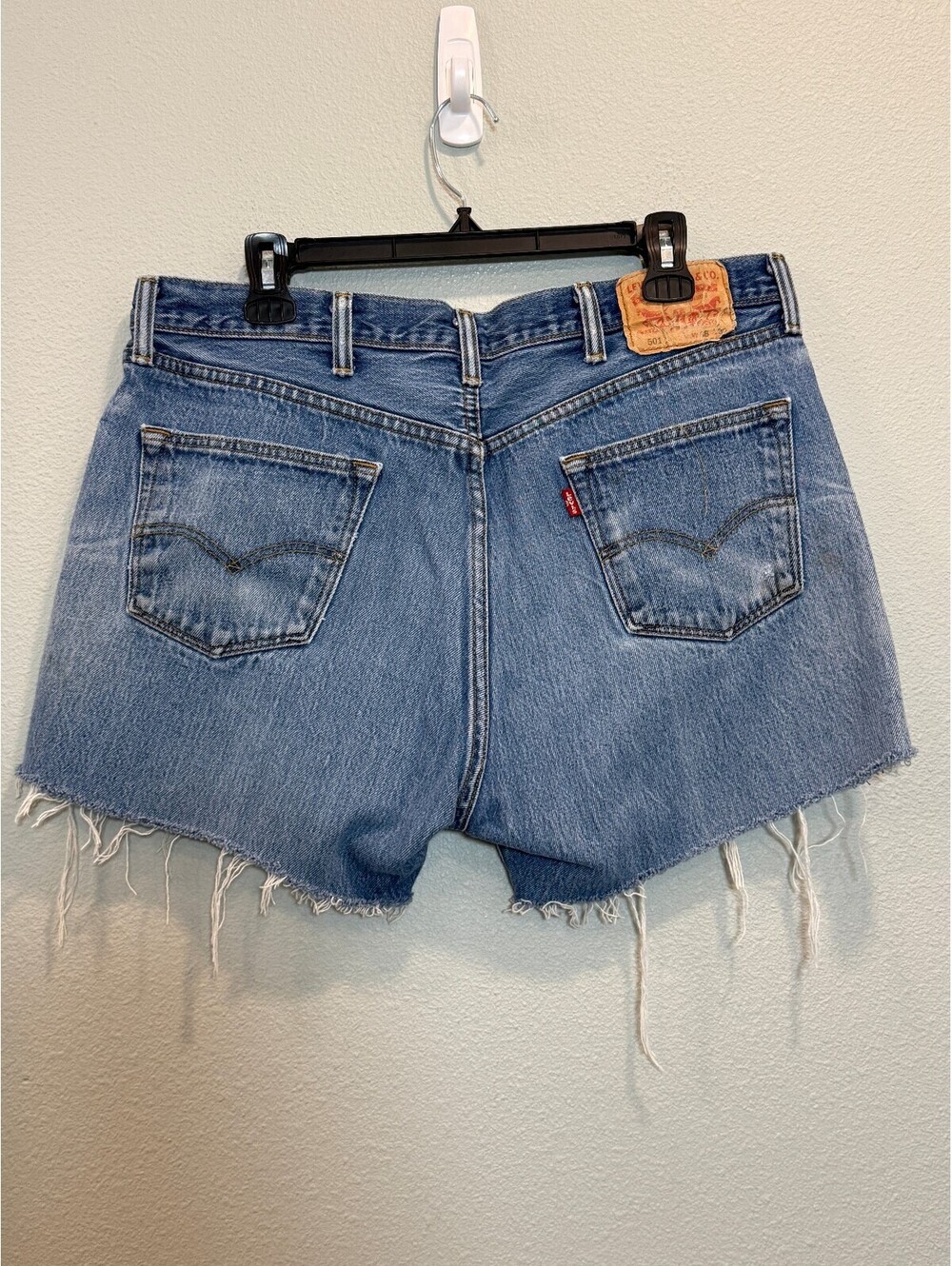 Vintage Levi's 501 Cut -Off Denim Shorts - Women's 36 - Picture 4 of 6